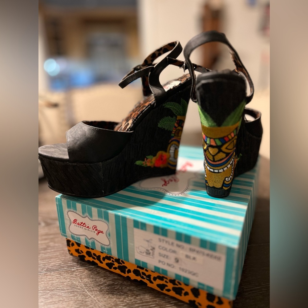 Keke Tiki Wedges by Bettie Page - Picture 6 of 7